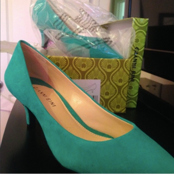 Gianni Bini Shoes - NIB Gianni Bini Danna Pumps Sour Apple 8